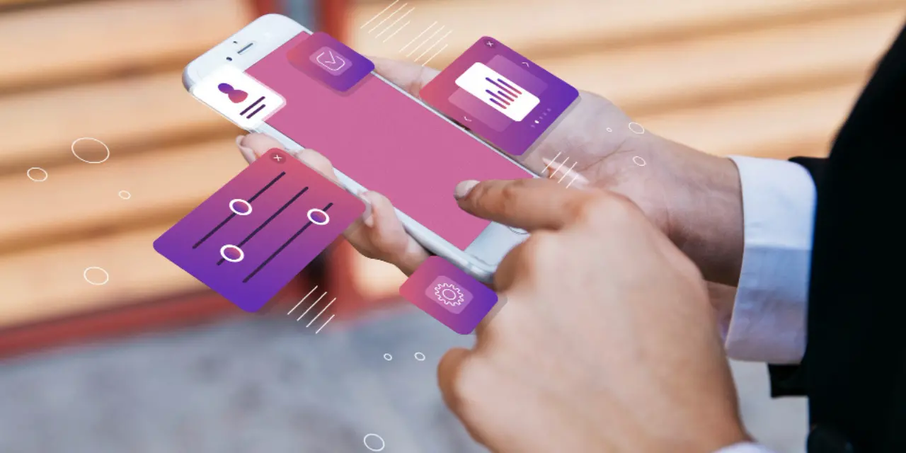 Manos sosteniendo un teléfono inteligente con iconos de interfaz digital flotantes.
