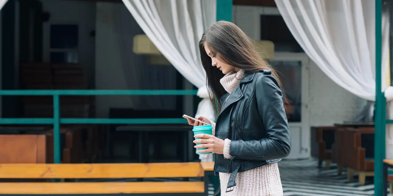 Employee sharing her corporate digital business card through clickcard tools