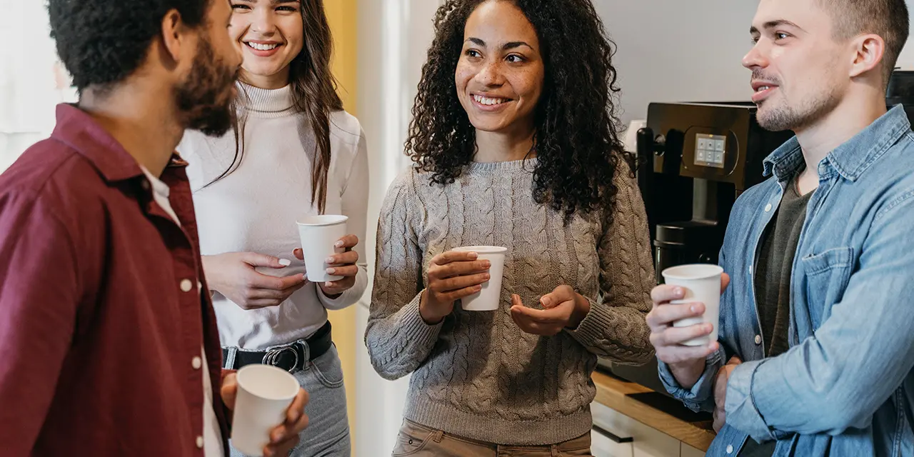 Grupo de profissionais fazendo networking