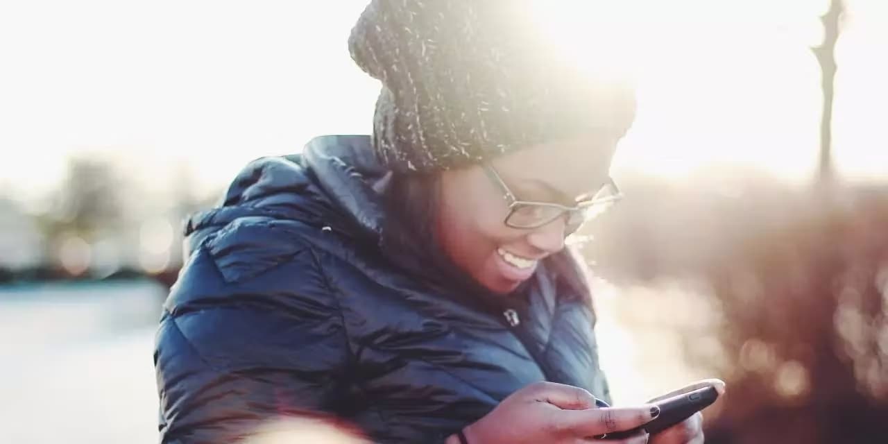 With ClickCard you easily share your social networks through it.